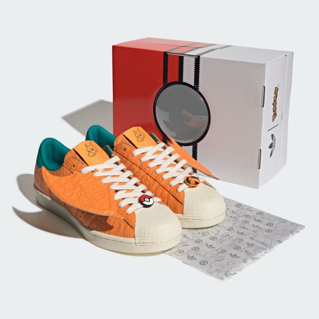 Sneakers adidas Superstar aux couleurs de Dracaufeu avec ailes et boîte Poké Ball