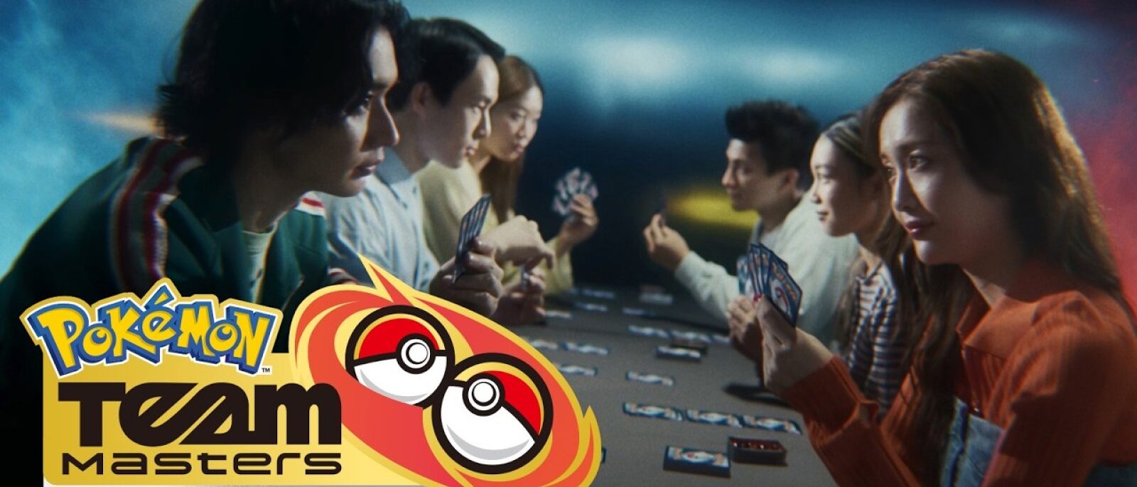 Joueurs du JCC Pokémon en tournoi avec le logo Pokémon Team Masters 2027 Seoul