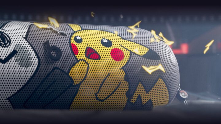 L’enceinte Beats Pill édition Pokémon, avec Pikachu et Mimiqui illustrés sur sa grille