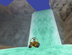 Le ZERO-ONE au pied d'une cascade, au départ de la Vallée.