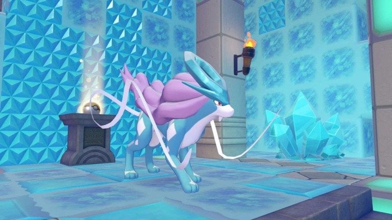 Suicune devant un piédestal lumineux dans une grotte de cristaux bleus