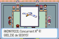 L'animatrice présente les concurrents